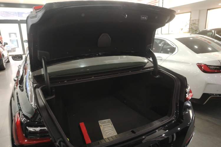 Used BMW 7 Series 2019 Updated 730Li Luxury Package Trunk