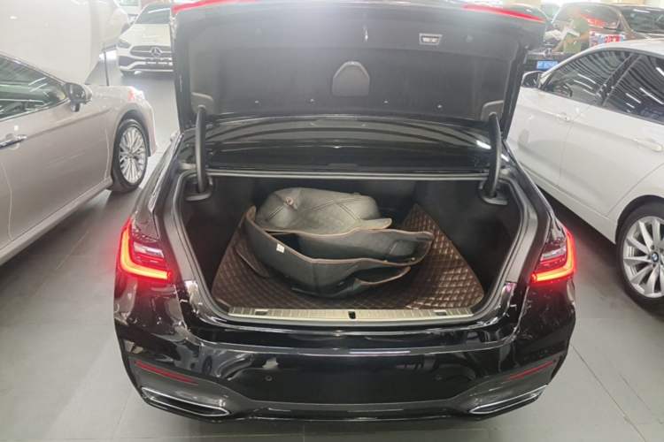 Used BMW 7 Series 2019 730Li M Sport Package Trunk