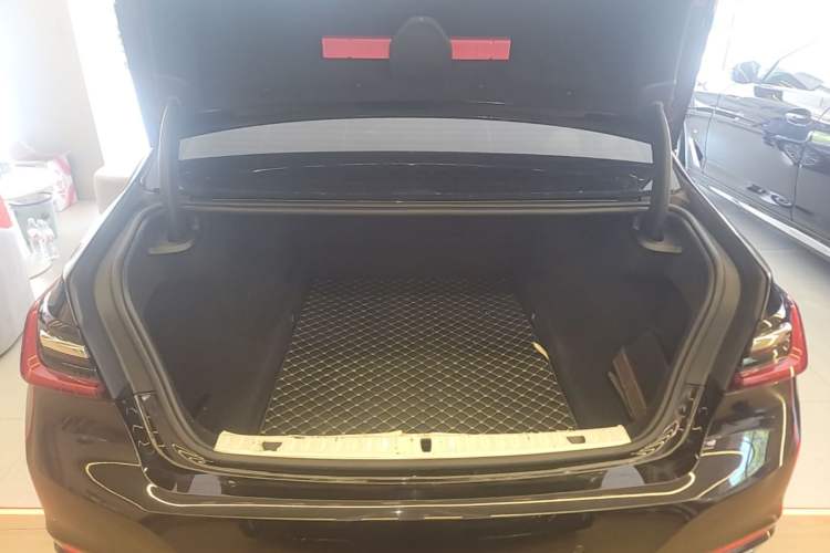 Used BMW 7 Series 2019 Updated 730Li Luxury Package Trunk