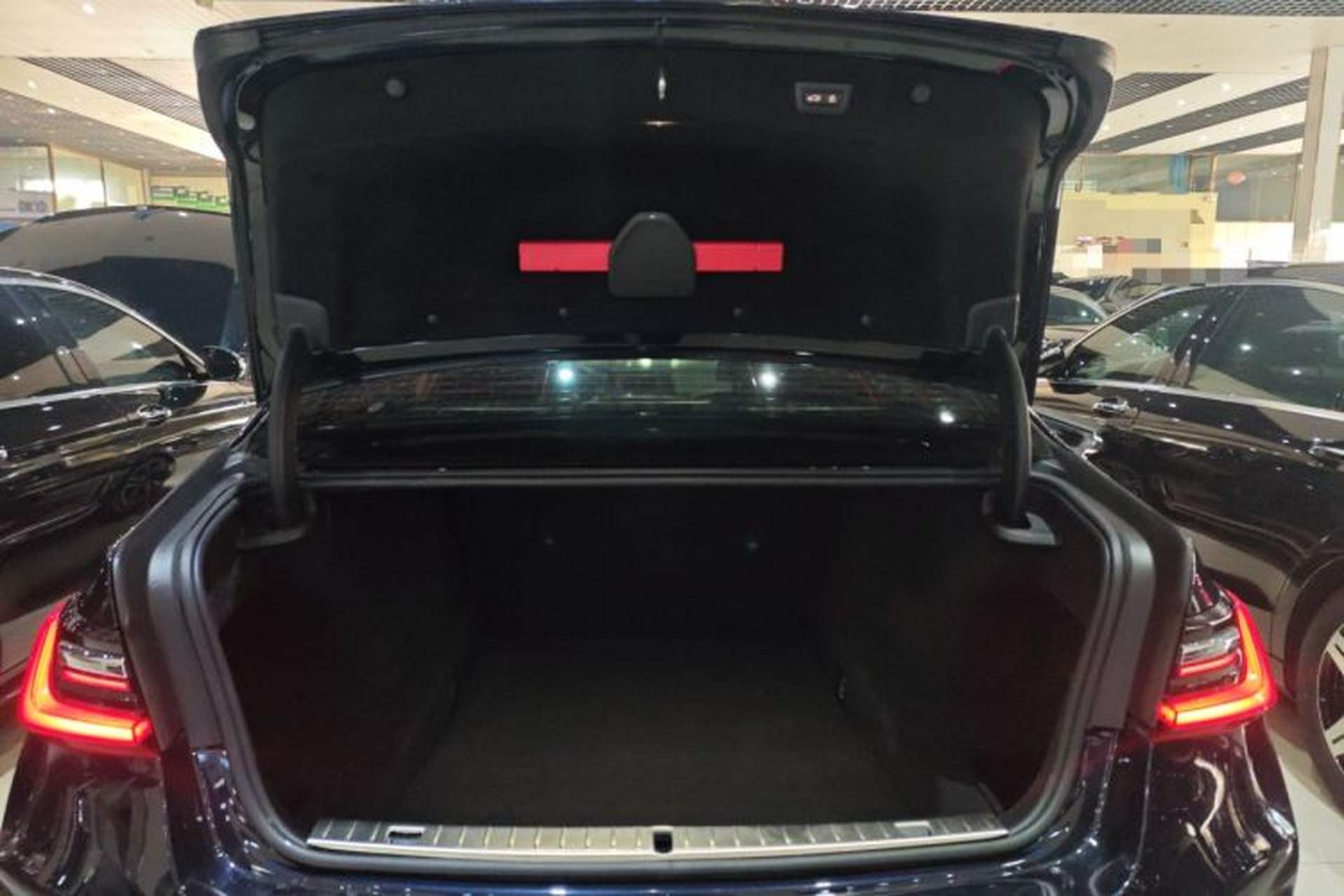 Used BMW 7 Series 2019 730Li M Sport Package Trunk