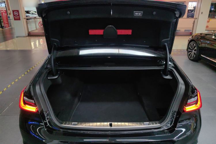 Used BMW 7 Series 2019 Updated 730Li Luxury Package Trunk