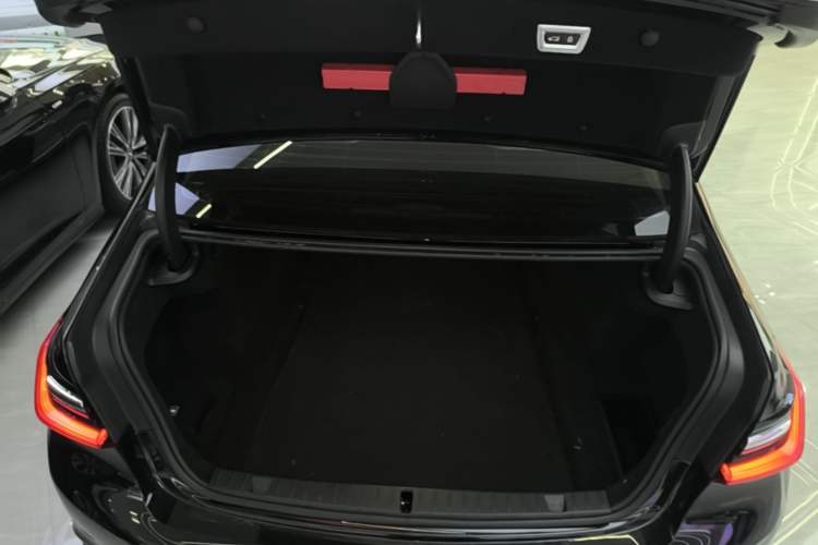 Used BMW 7 Series 2019 Updated 730Li Luxury Package Trunk