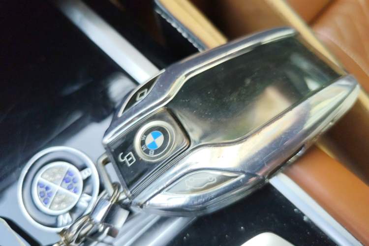 Used BMW 7 Series 2019 740Li Luxury Edition with Premium Package Vehicle Key