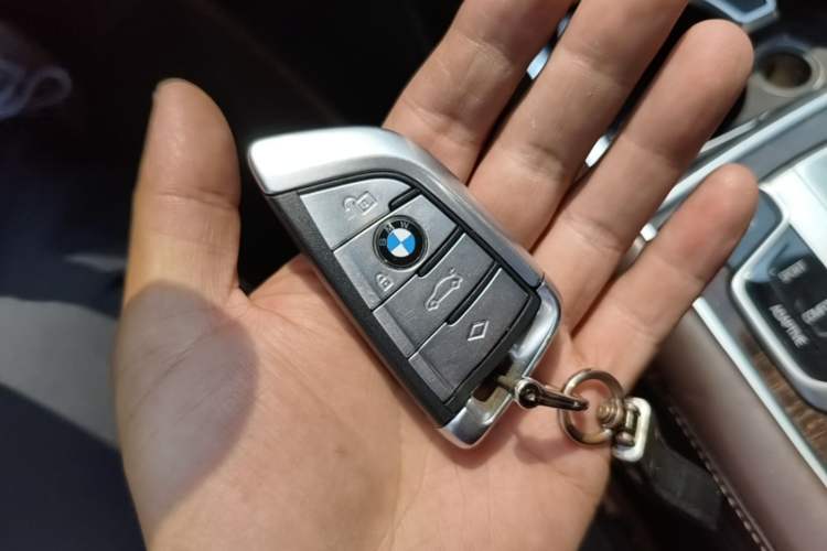 Used BMW 7 Series 2019 740Li Luxury Edition with Premium Package Vehicle Key