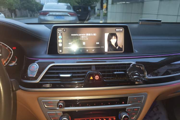 Used BMW 7 Series 2019 740Li Luxury Edition with Premium Package Audio And AC Panel
