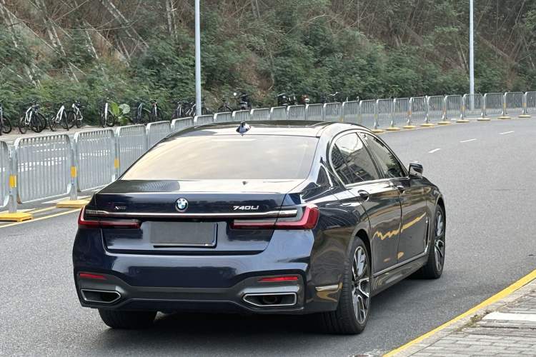 Used BMW 7 Series 2019 Updated 740Li Luxury Version M Sport Package Exterior 8
