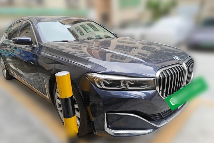 Used BMW 7 Series 2019 730Li Luxury Package Front Right 45 Deg