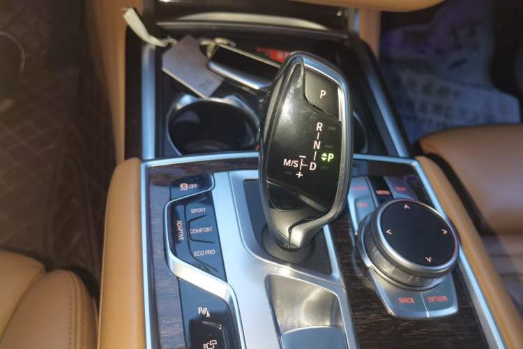 Used BMW 7 Series 2019 740Li Luxury Edition with Premium Package Gear Lever