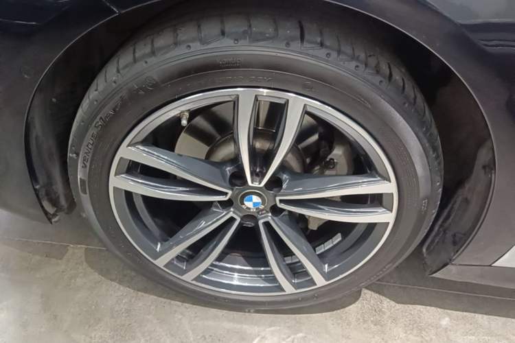 Used BMW 7 Series 2019 Restyled 730Li M Sport Package Left Front Wheel Hub