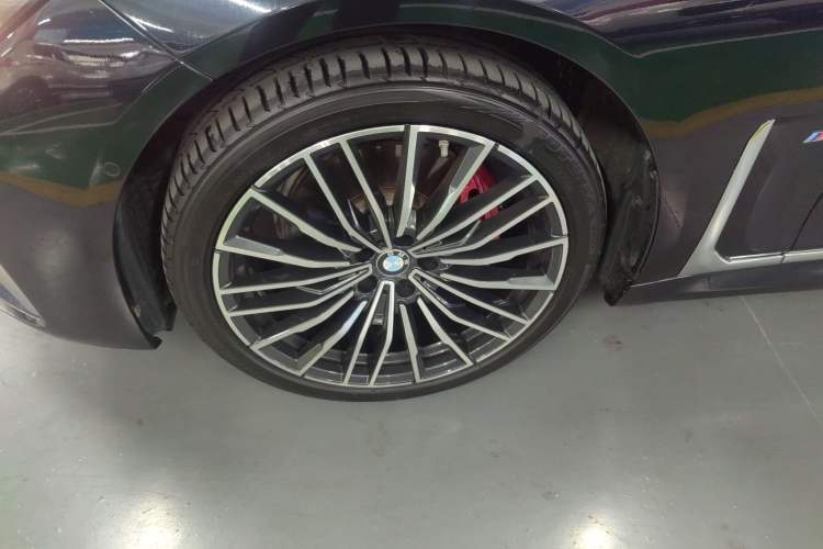 Used BMW 7 Series 2019 Restyled 740Li Leading Edition M Sport Package Left Front Wheel Hub