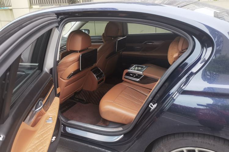 Used BMW 7 Series 2019 740Li Luxury Edition with Premium Package Left Rear Seat