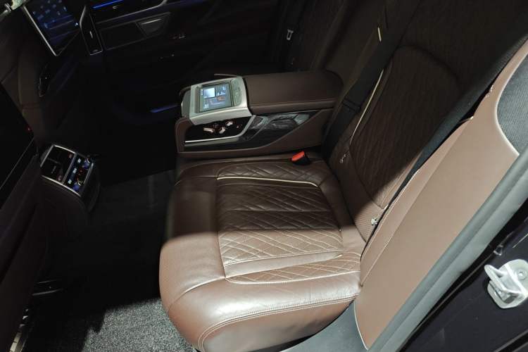 Used BMW 7 Series 2019 740Li Leading Model M Sport Package Left Rear Seat