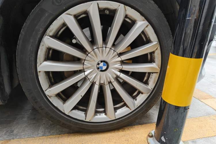 Used BMW 7 Series 2019 730Li Luxury Package Right Front Wheel Hub