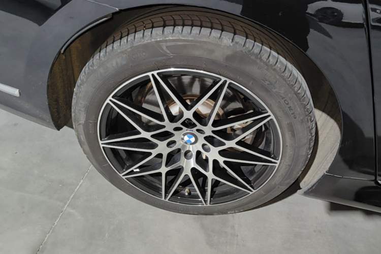 Used BMW 7 Series 2019 Restyled 730Li M Sport Package Right Rear Wheel Hub