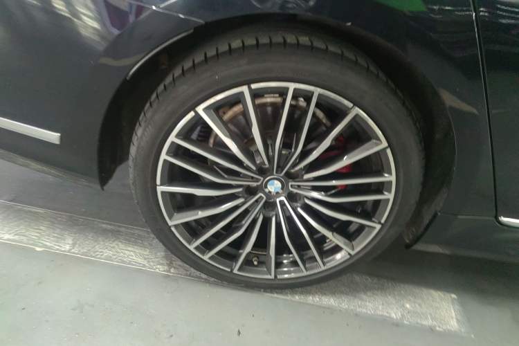 Used BMW 7 Series 2019 Restyled 740Li Leading Edition M Sport Package Right Rear Wheel Hub
