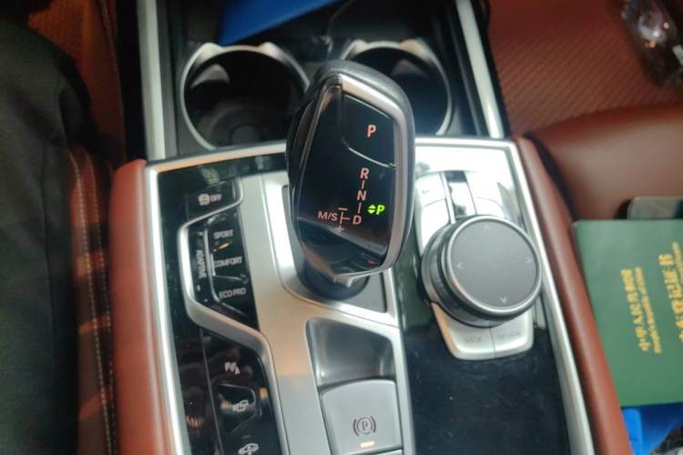 Used BMW 7 Series 2019 740Li xDrive Executive Luxury Package Gear Lever