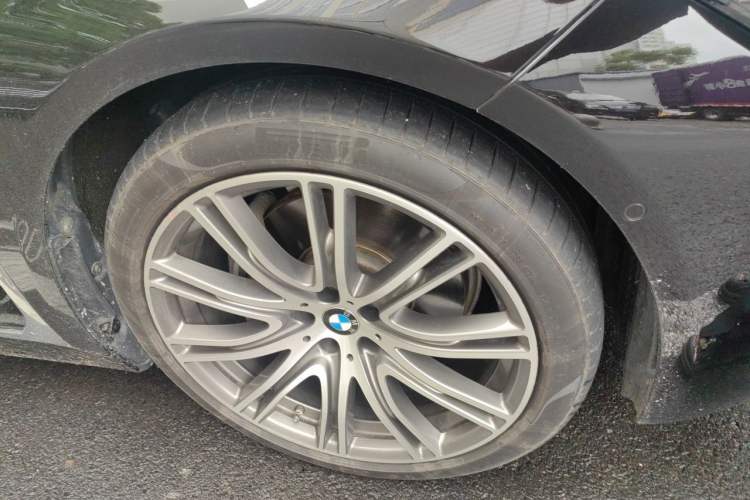 Used BMW 7 Series 2019 740Li xDrive Executive Luxury Package Right Front Wheel Hub