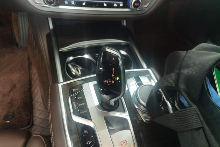 Used BMW 7 Series 2019 Updated 730Li Luxury Package Gear Lever