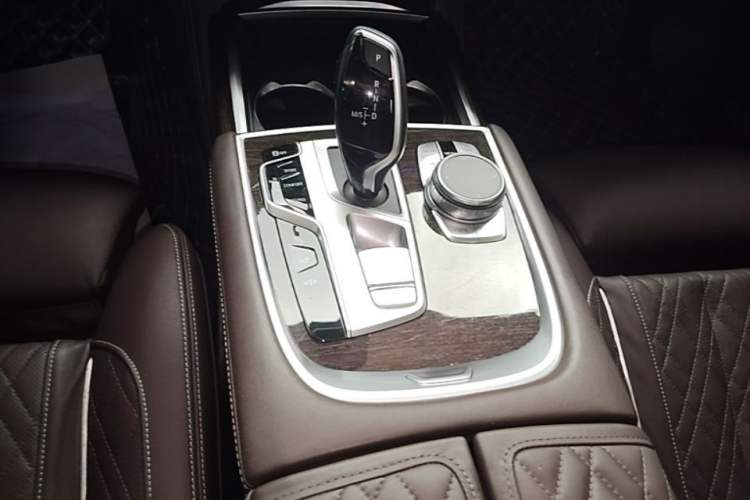 Used BMW 7 Series 2019 Updated 740Li Luxury Package Premium Edition Gear Lever