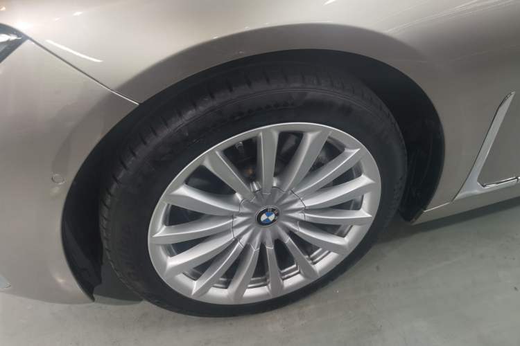 Used BMW 7 Series 2019 Updated 730Li Luxury Package Left Front Wheel Hub