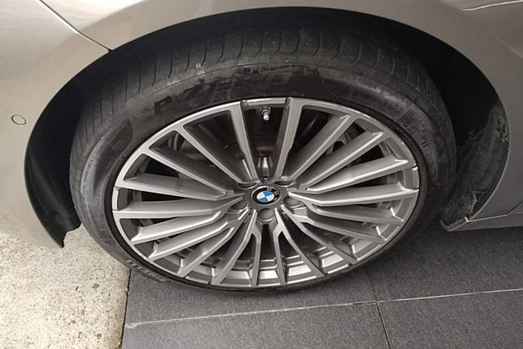 Used BMW 7 Series 2019 Updated 740Li Luxury Package Premium Edition Left Front Wheel Hub