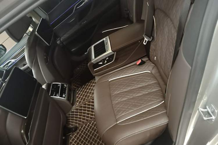 Used BMW 7 Series 2019 Updated 740Li Luxury Package Premium Edition Left Rear Seat
