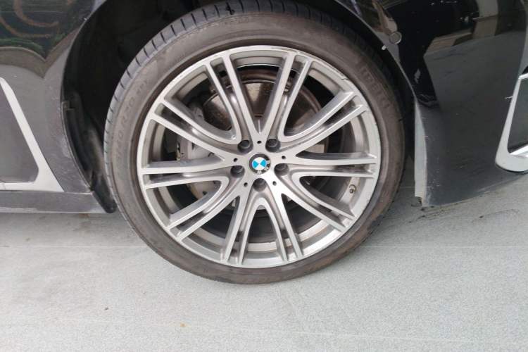 Used BMW 7 Series 2019 Restyled 740Li xDrive Executive Luxury Package Right Front Wheel Hub