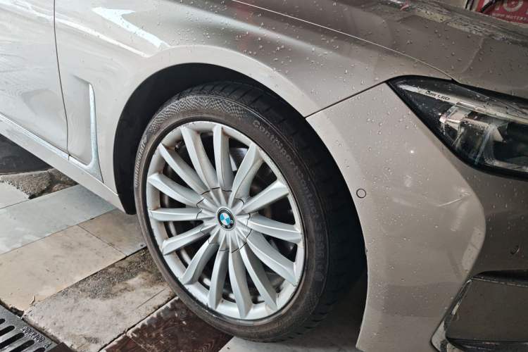 Used BMW 7 Series 2019 Updated 730Li Luxury Package Right Front Wheel Hub