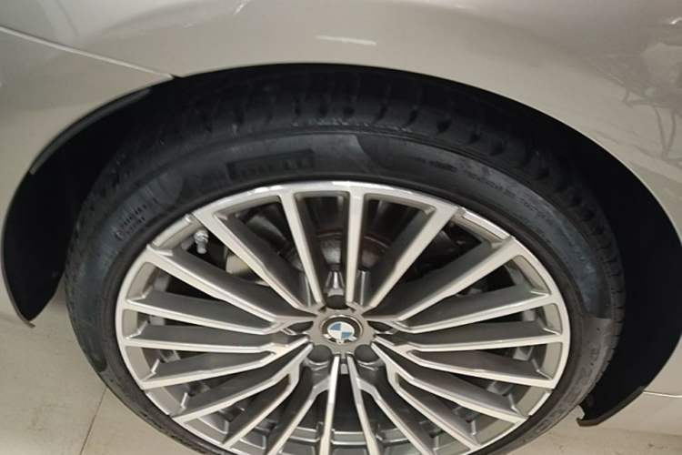 Used BMW 7 Series 2019 Updated 740Li Luxury Package Premium Edition Right Rear Wheel Hub