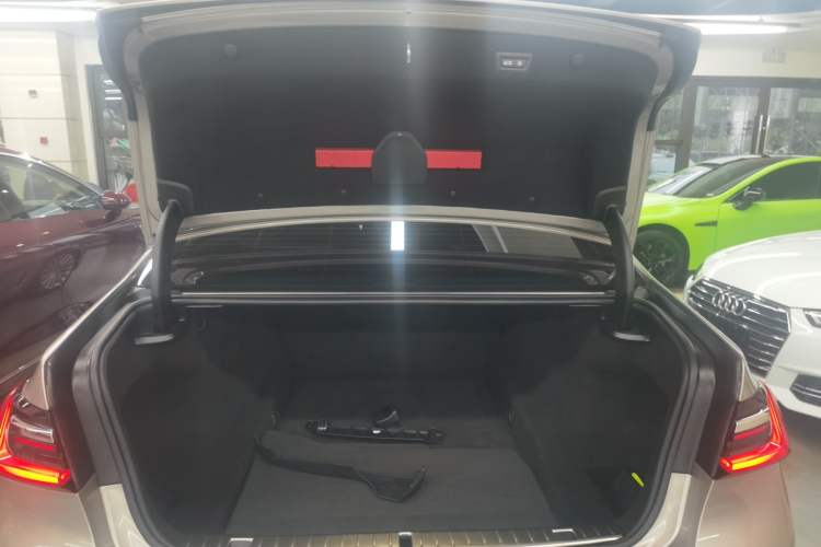 Used BMW 7 Series 2019 Updated 730Li Luxury Package Trunk