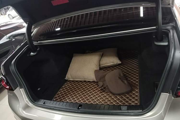 Used BMW 7 Series 2019 Updated 740Li Luxury Package Premium Edition Trunk