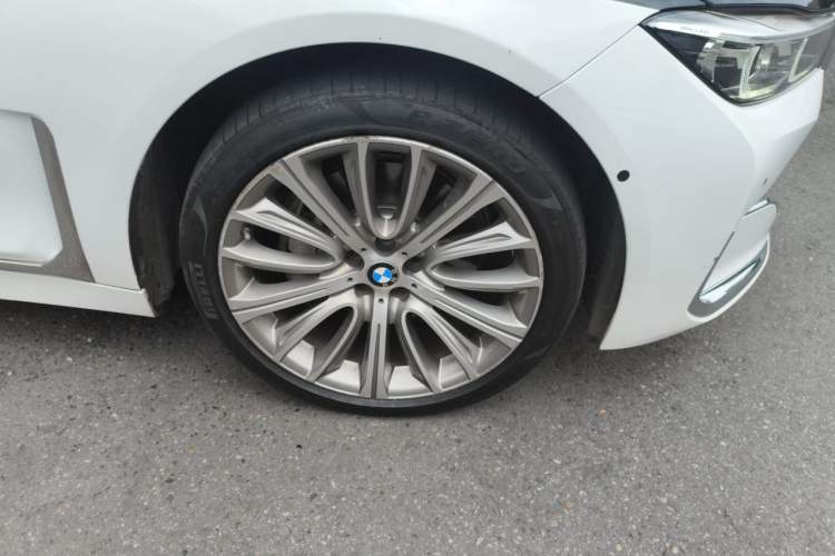 Used BMW 7 Series 2019 Restyled 740Li Leading Luxury Package Right Front Wheel Hub