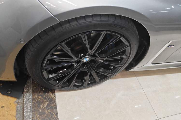 Used BMW 7 Series 2019 Updated 740Li Luxury Version M Sport Package Exterior 4