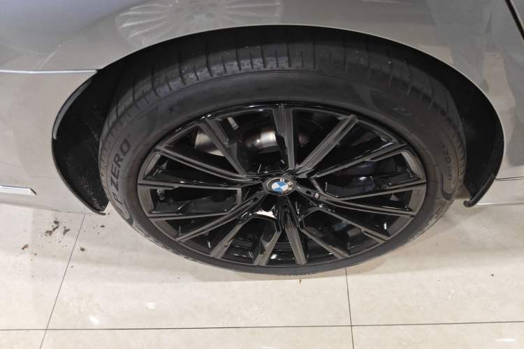 Used BMW 7 Series 2019 Updated 740Li Luxury Version M Sport Package Exterior 5