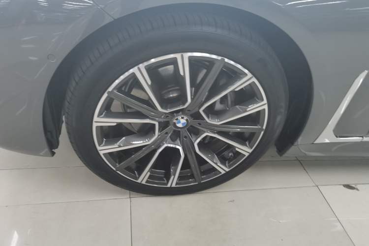 Used BMW 7 Series 2019 Updated 740Li Luxury Version M Sport Package Exterior 7