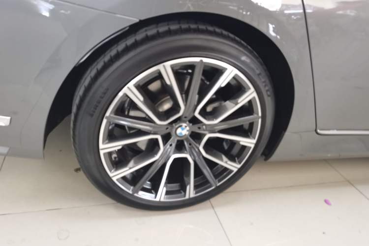 Used BMW 7 Series 2019 Updated 740Li Luxury Version M Sport Package Exterior 8