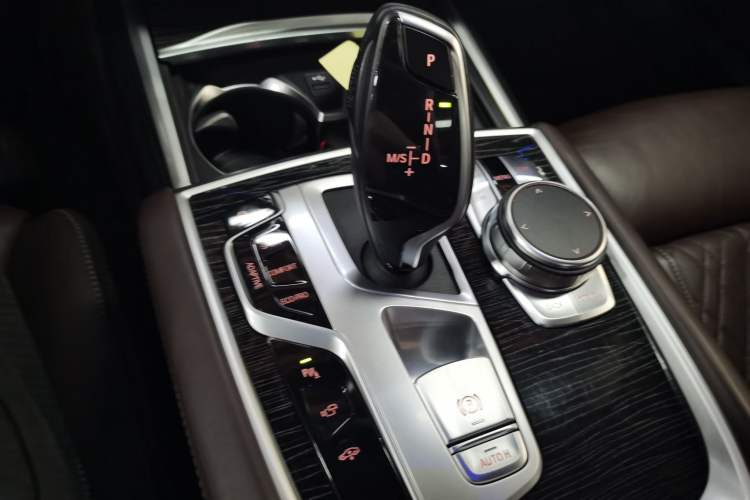 Used BMW 7 Series 2019 Updated 740Li Luxury Version M Sport Package Gear Lever