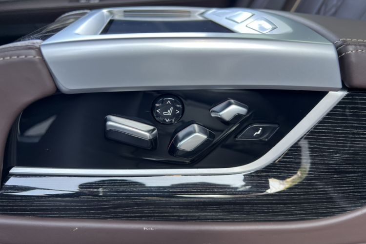 Used BMW 7 Series 2019 Restyled 730Li M Sport Package Interior 11