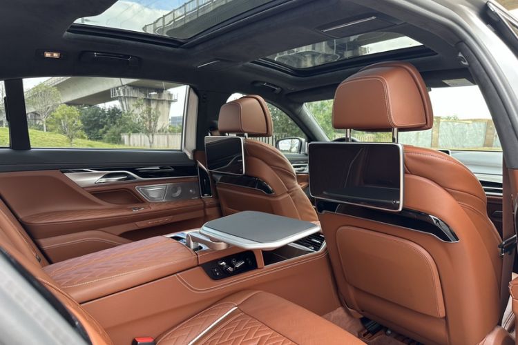 Used BMW 7 Series 2019 Restyled 740Li xDrive Executive Luxury Package Interior 7
