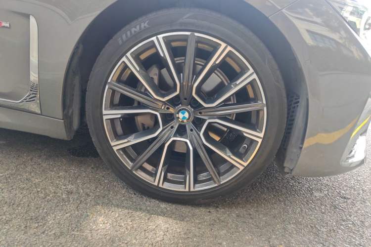 Used BMW 7 Series 2019 Restyled 740Li Leading Edition M Sport Package Right Front Wheel Hub
