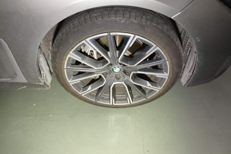 Used BMW 7 Series 2019 740Li Leading Model M Sport Package Right Front Wheel Hub