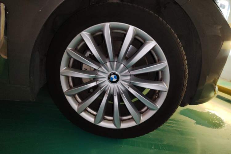 Used BMW 7 Series 2019 730Li Luxury Package Right Front Wheel Hub