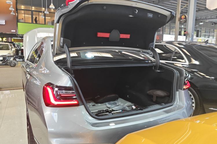Used BMW 7 Series 2019 Updated 740Li Luxury Version M Sport Package Trunk
