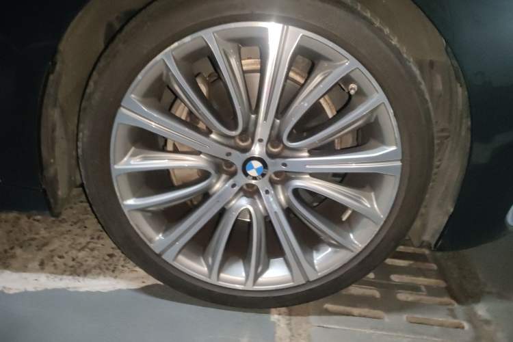 Used BMW 7 Series 2019 Restyled 740Li Leading Luxury Package Right Front Wheel Hub