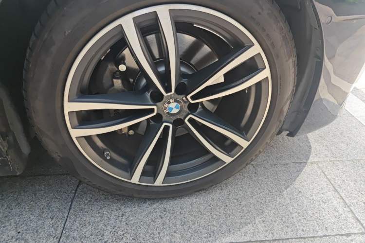 Used BMW 7 Series 2019 730Li M Sport Package Right Front Wheel Hub