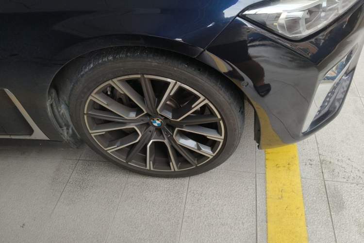 Used BMW 7 Series 2019 740Li Leading Model M Sport Package Right Front Wheel Hub