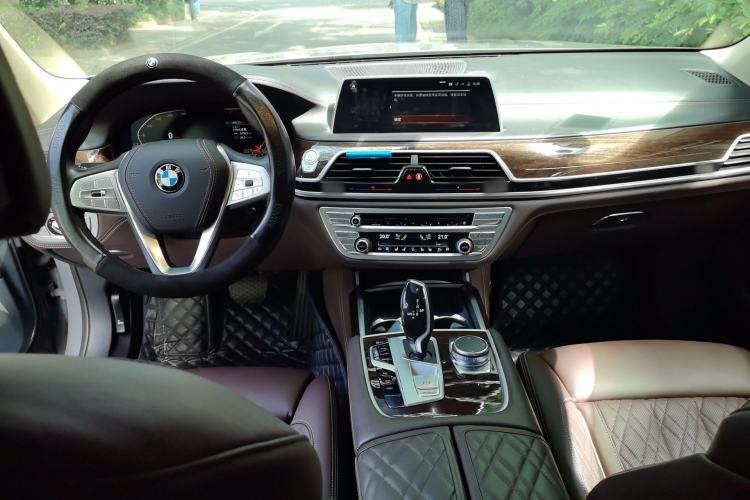 Used BMW 7 Series 2019 740Li Luxury Edition with Premium Package Center Console