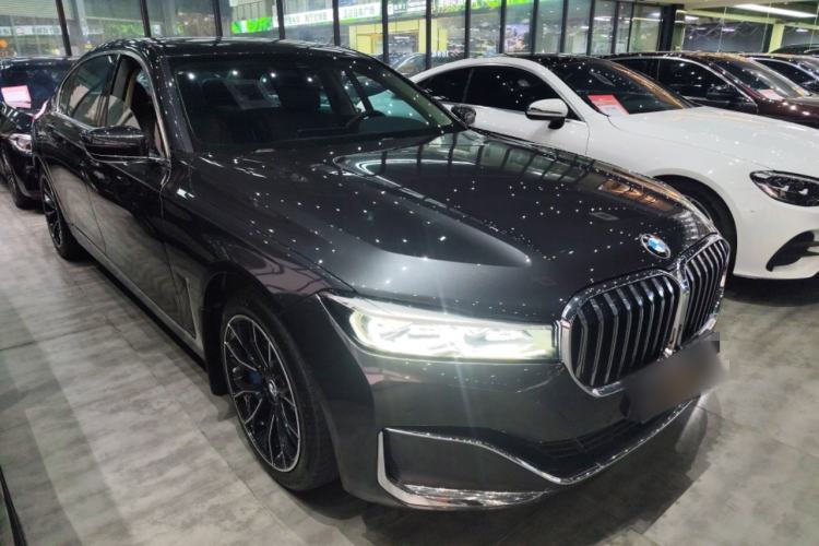 Used BMW 7 Series 2019 730Li Luxury Package Front Right 45 Deg