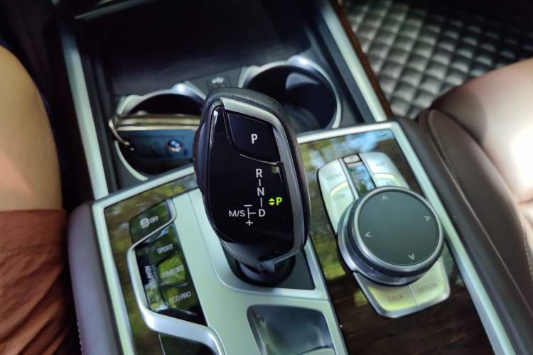 Used BMW 7 Series 2019 740Li Luxury Edition with Premium Package Gear Lever