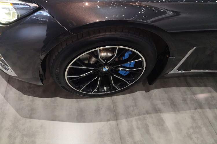 Used BMW 7 Series 2019 730Li Luxury Package Left Front Wheel Hub